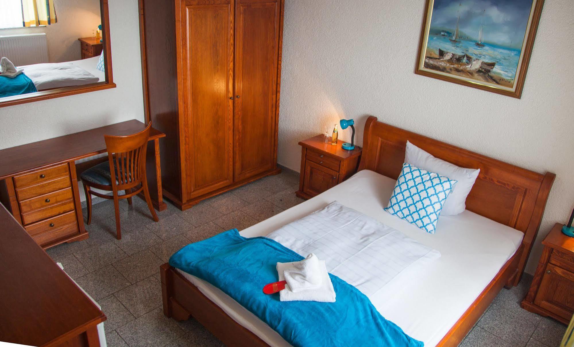 Hotel Atlantis Ramstein-Miesenbach Ngoại thất bức ảnh