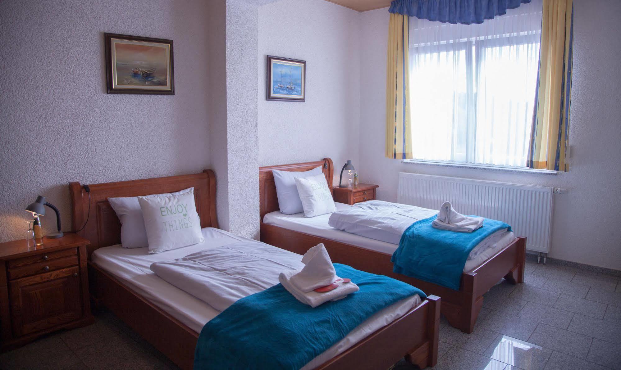 Hotel Atlantis Ramstein-Miesenbach Ngoại thất bức ảnh
