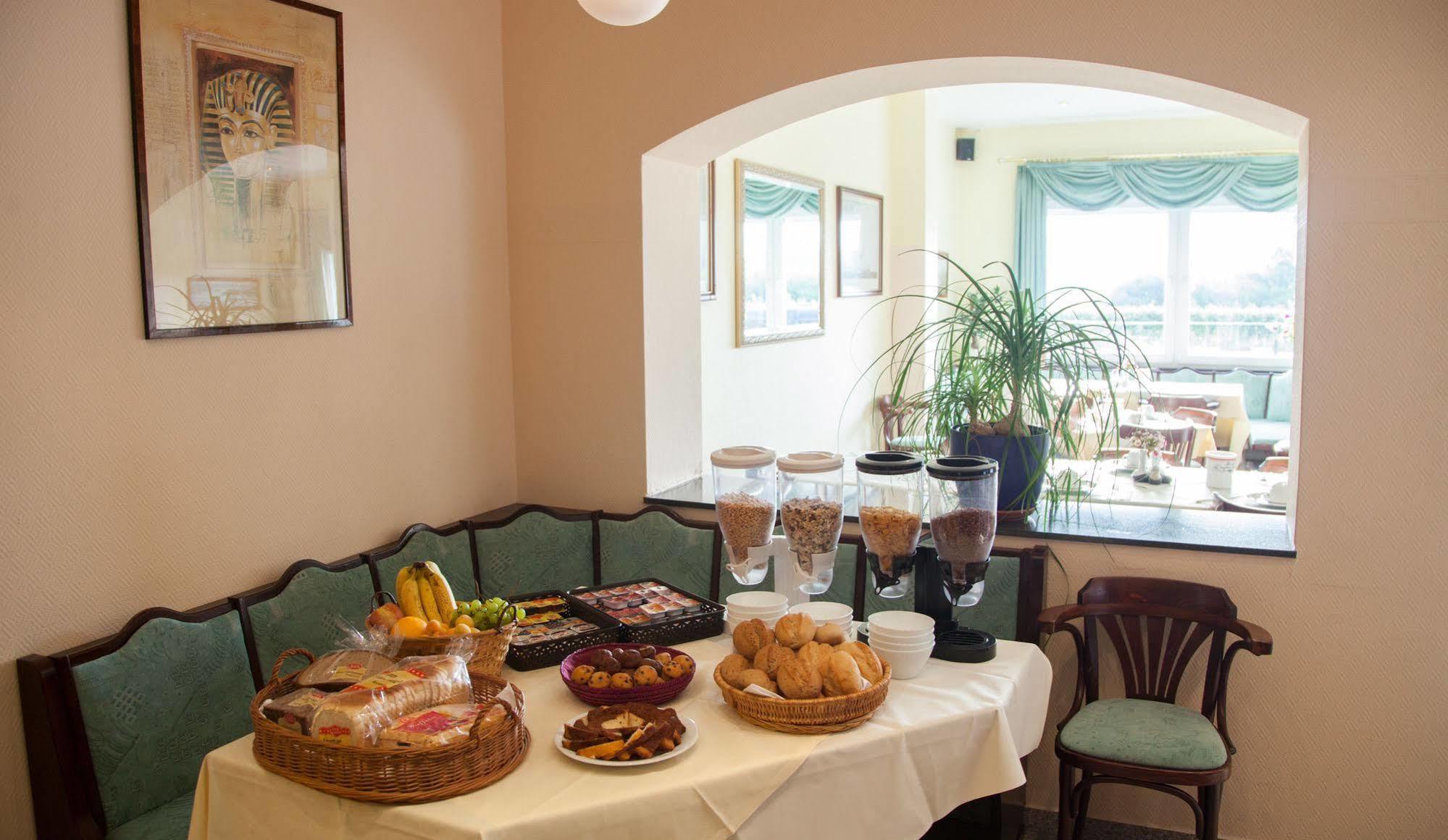 Hotel Atlantis Ramstein-Miesenbach Ngoại thất bức ảnh